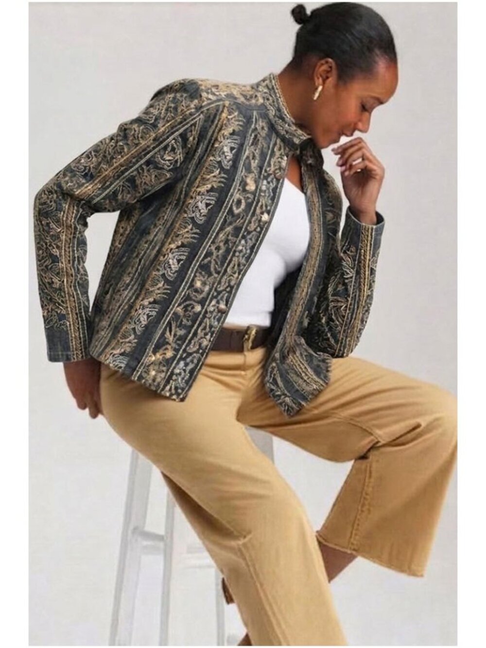 Chico’s Embroidered Sequin Denim Jacket Cropped Floral Medium Wash Size 1 M